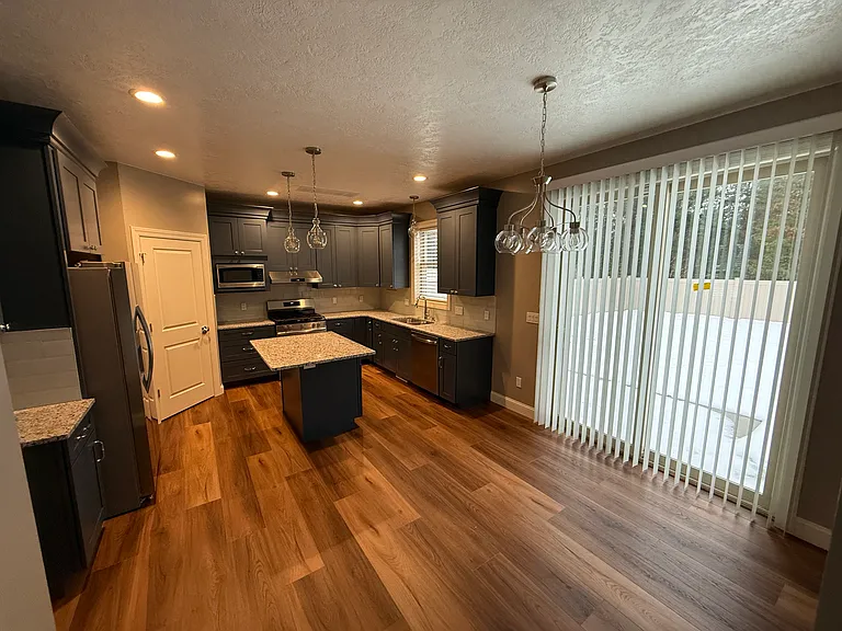 409 Knight St — Photo 4