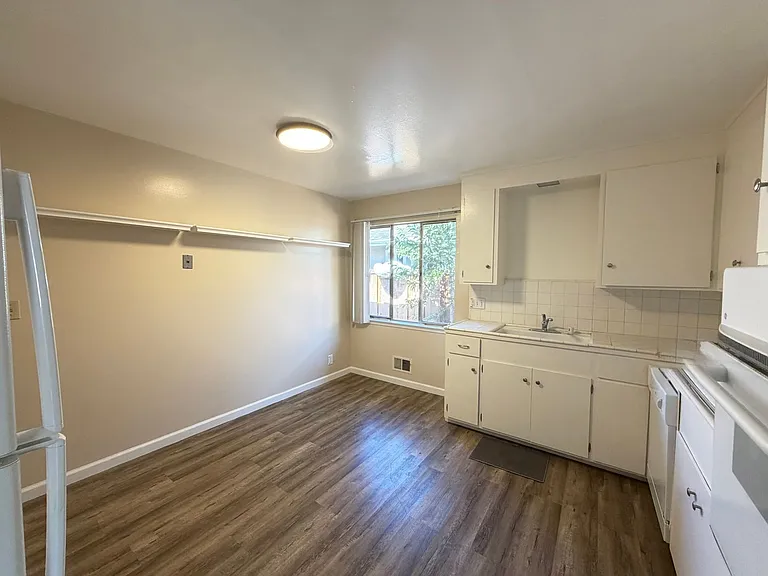 544-548 E McKinley Ave — Photo 10