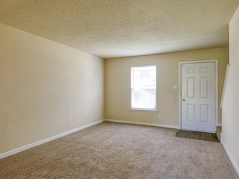 Woodbriar Apartments — Photo 14