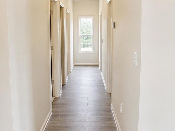 4th image of 25 Edie St