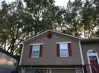 1800 S Whitney Dr, Independence, MO 64057