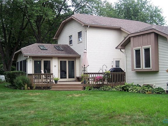 2nd image of 531 Monroe Ct