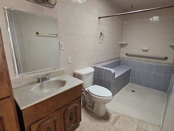 5th image of 229 Edith Dr