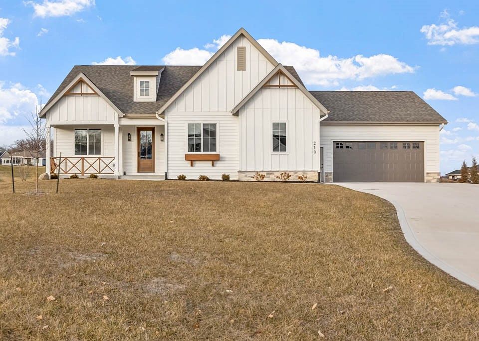 1st image of 210 Boulder Pte