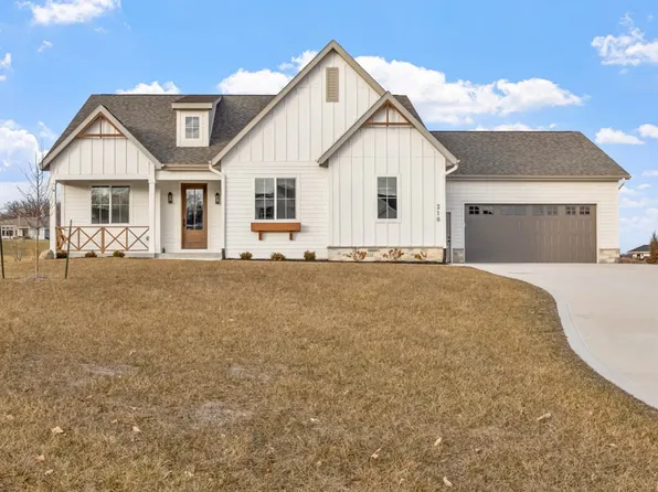 210 Boulder Pte, Polk City, IA 50226