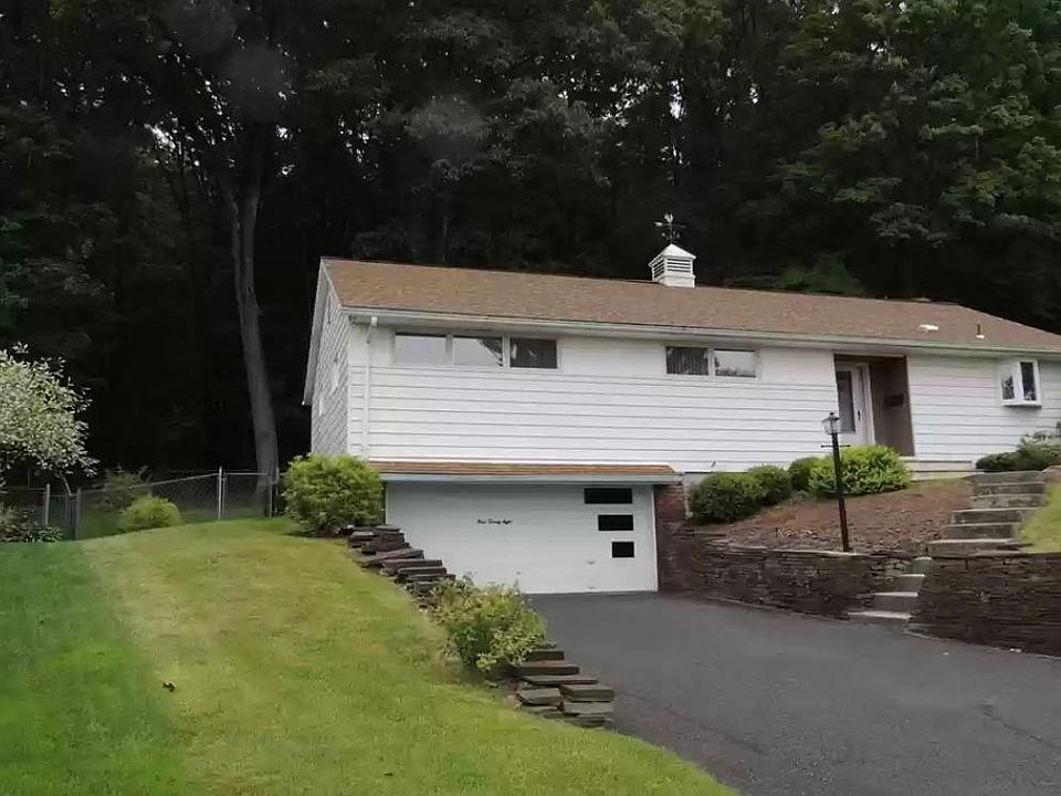 1st image of 928 Chestnut Ln