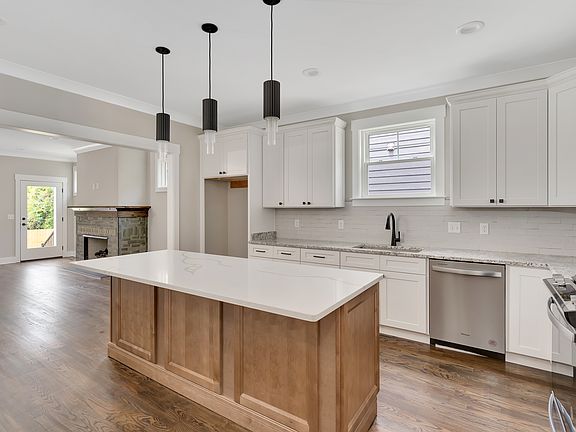4th image of 1305 Thomas Ave