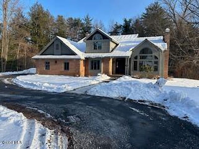 3rd image of 52 Sherwood Trail