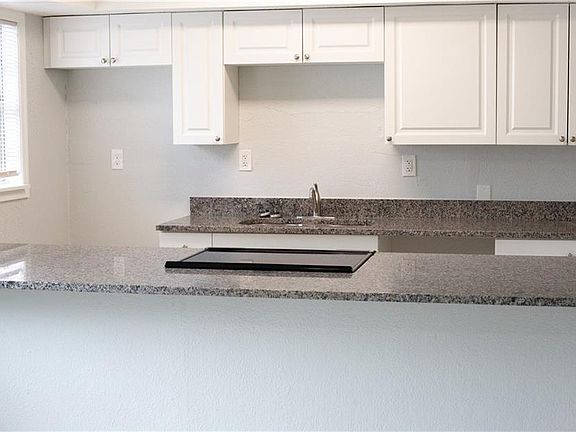 4th image of 1425 E Holland Ave