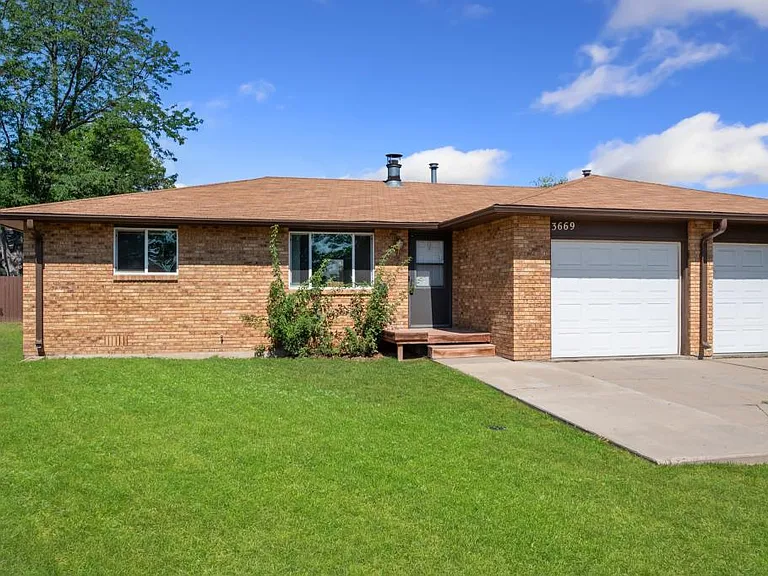 3669 Butternut Dr — Photo 2