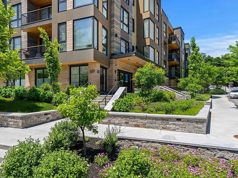 100 Linden St #203 — Photo 39
