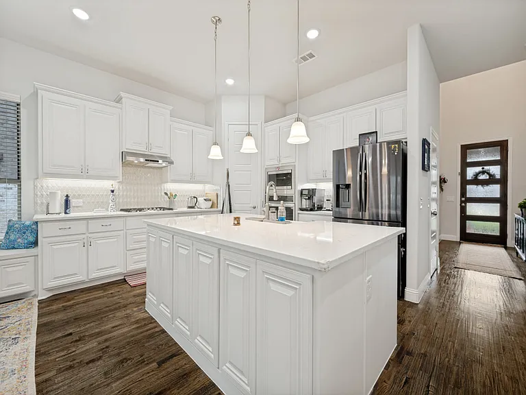 16601 Highland Dr — Photo 5