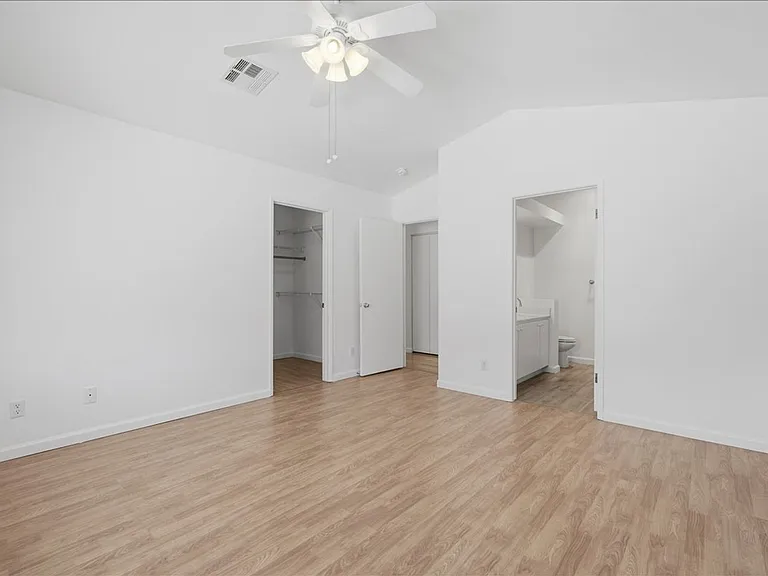 556 Yacht Harbor Dr #202 — Photo 7