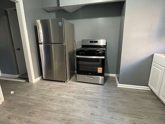 5th image of 420 E 222nd St #1