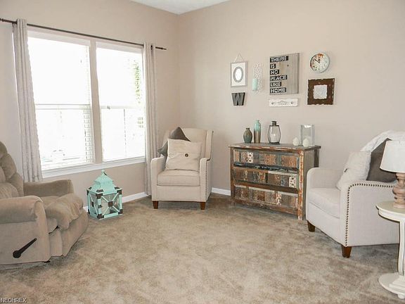 3rd image of 10295 Flagstone Dr