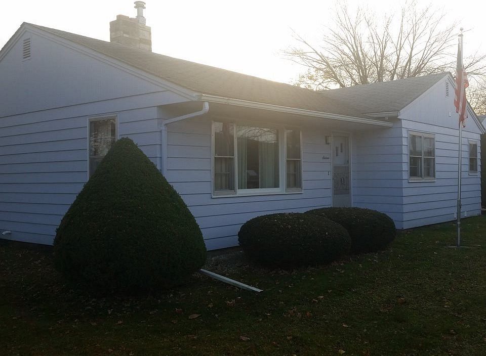 2nd image of 16 9th St NE