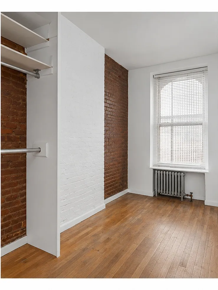 Building Photo - 68 W 10th St #22