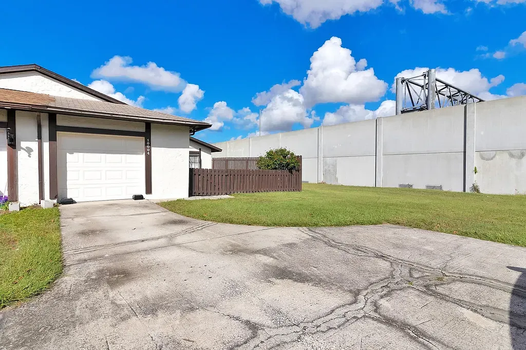 10004 Brightfield Ct — Photo 3