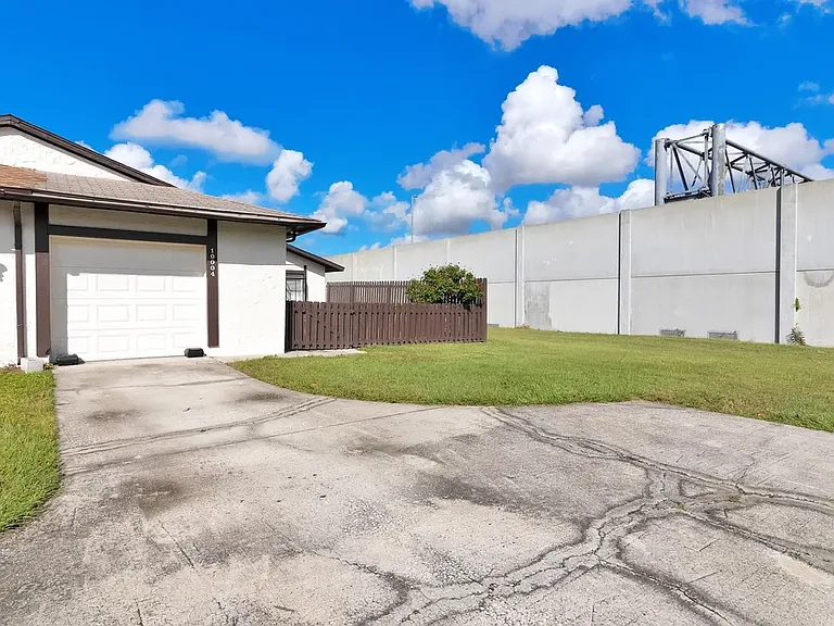 10004 Brightfield Ct — Photo 3