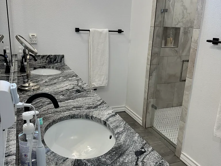 2403 Alamesa Dr — Photo 6