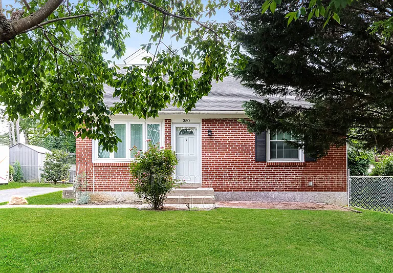 350 Larchwood Rd — Photo 1