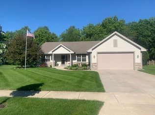 1280 Shoal Ridge Rd, Oconomowoc, WI 53066