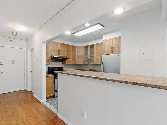 3rd image of 45 River Dr S APT 1005
