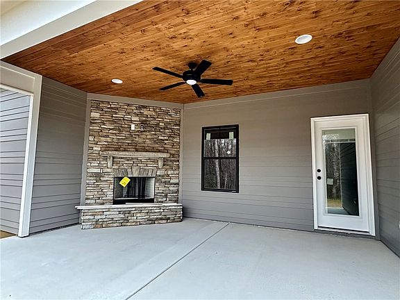 5th image of 373 Lee Road 246