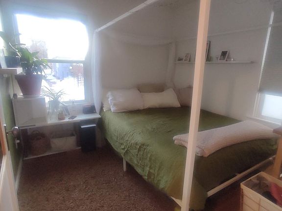 Bedroom A (Green)
Queen Bed
Small Closet
TV and Soundbar (optional)
Cove Heater
Houseplants