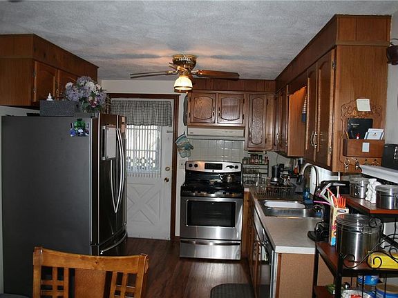 4th image of 20-22 Camille Dr