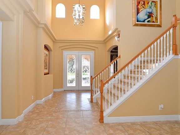 3rd image of 920 Fairmeadows Ct
