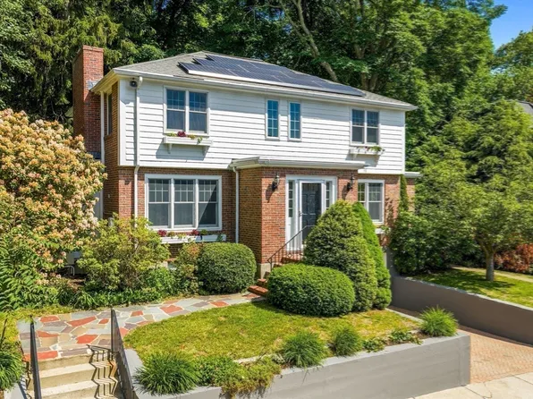 33 Pond Cir, Jamaica Plain, MA 02130