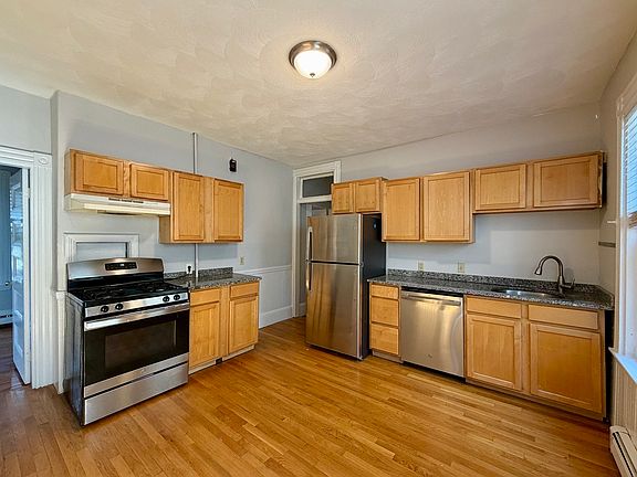 4th image of 28 Saint Martin St APT 1