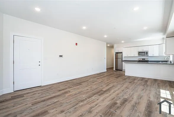 390 Carroll Ave #2 — Photo 7