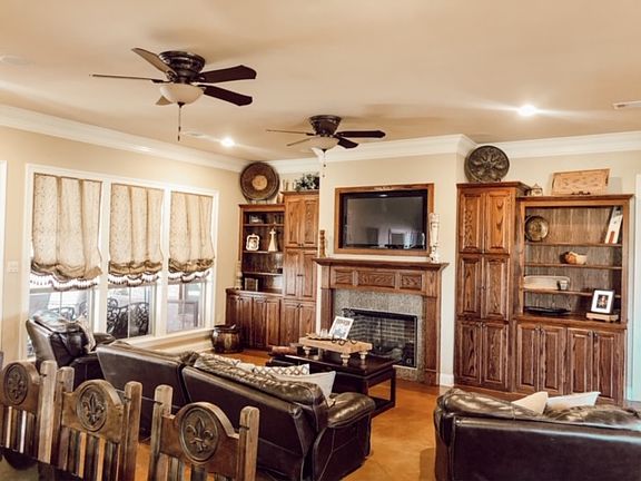 3rd image of 328 Gisele St