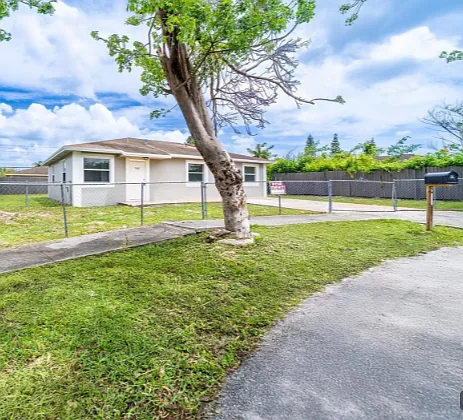 705 NW 13th Ter