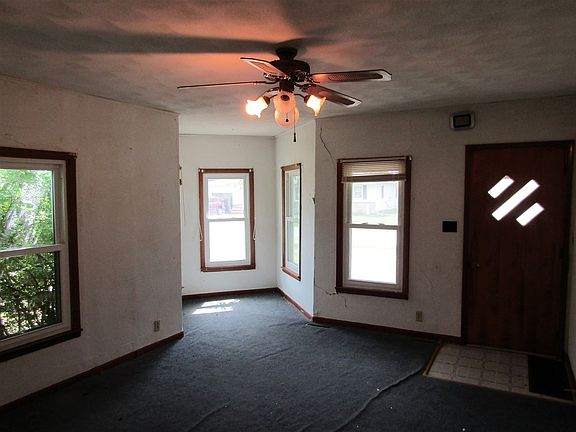 3rd image of 1221 S Illinois St