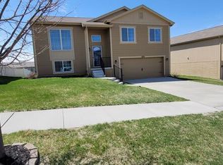 16259 Saratoga St, Omaha, NE 68116