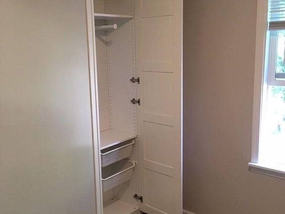 1407 bedroom detail