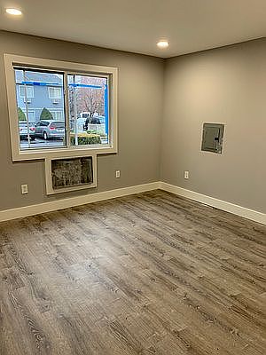 4th image of 100 Lockman Ave #A