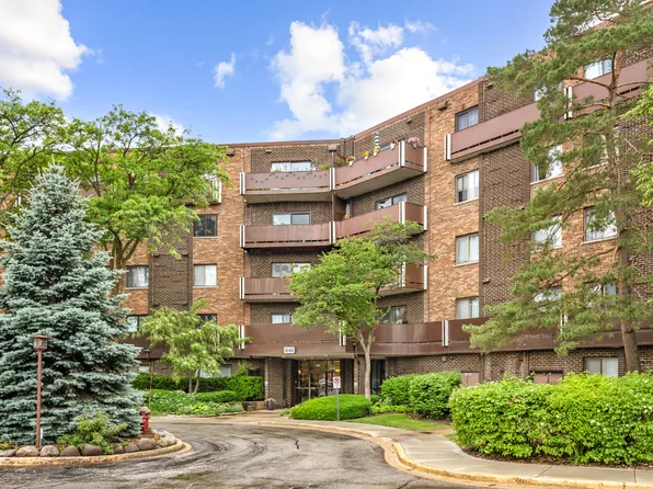 840 Wellington Ave Unit 218, Elk Grove Village, IL 60007