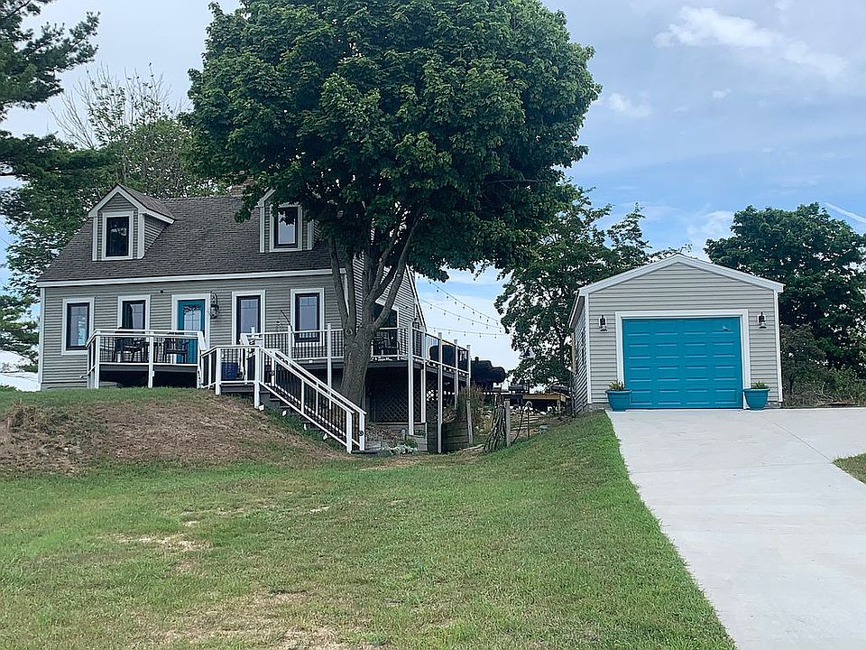 1st image of 702 S Lakeshore Dr