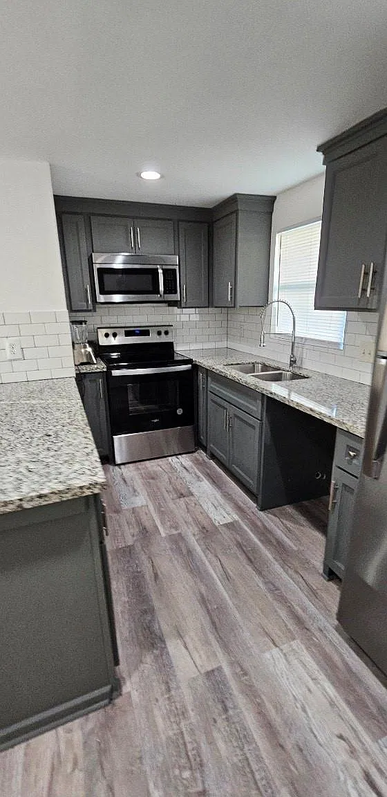 1 bed, 1.0 bath, 500 sqft, $900 — Photo 2