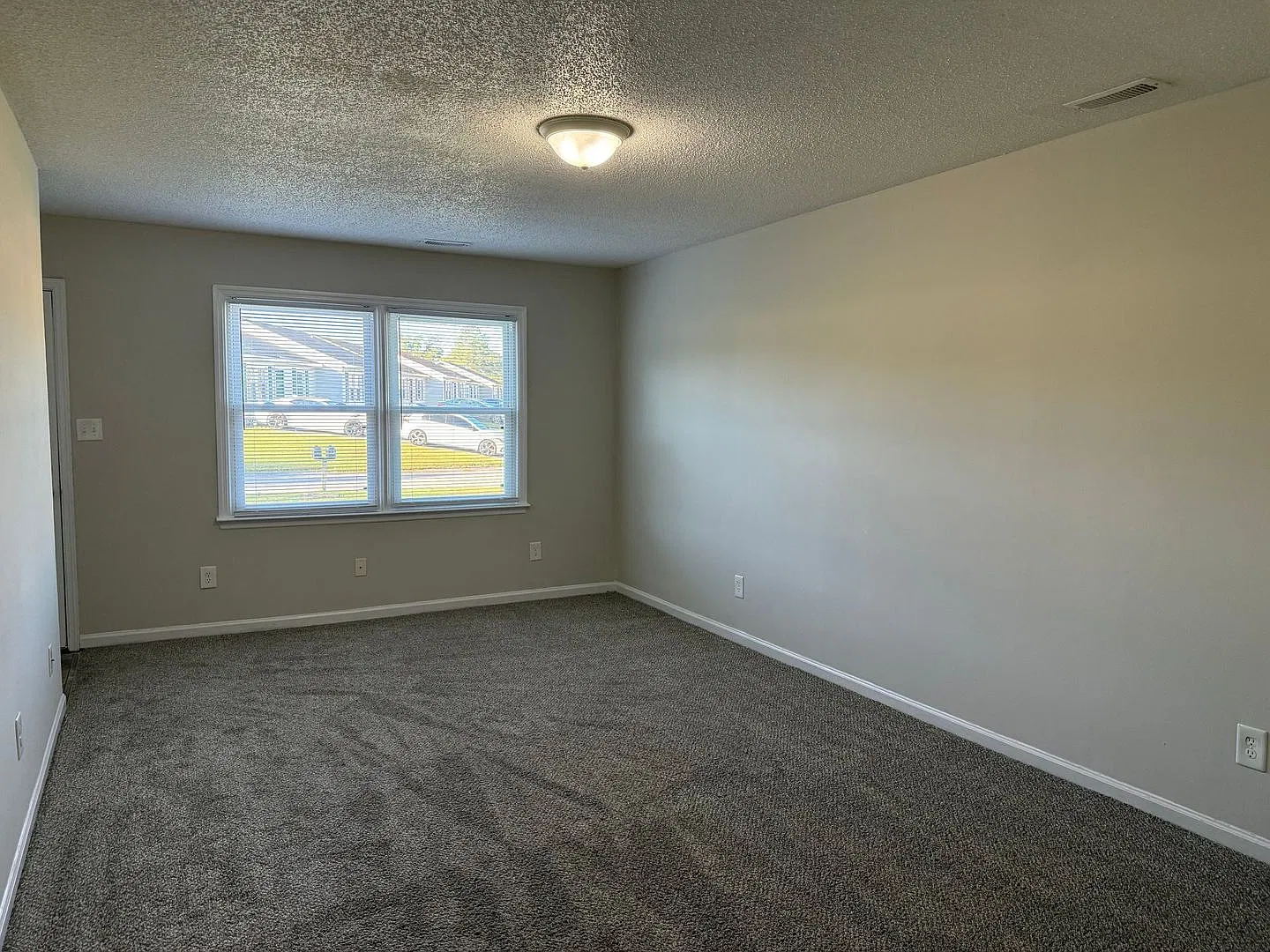 Nice 2 bedroom, 1 bath Duplex — Photo 4