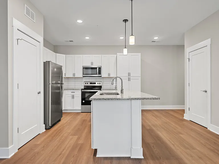 Mount Victor Olde Towne Luxury Apartments — Photo 147