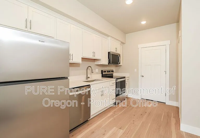 512 NE Trillium Dr — Photo 10