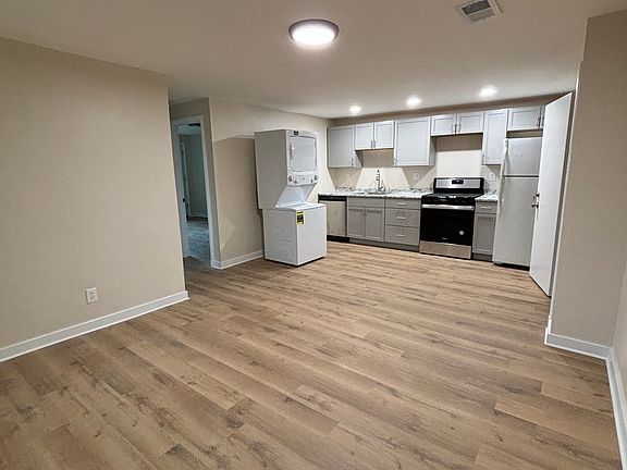 3rd image of 4825 Butler St Floor 1
