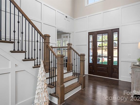 5th image of 105 Downton Abbey Dr