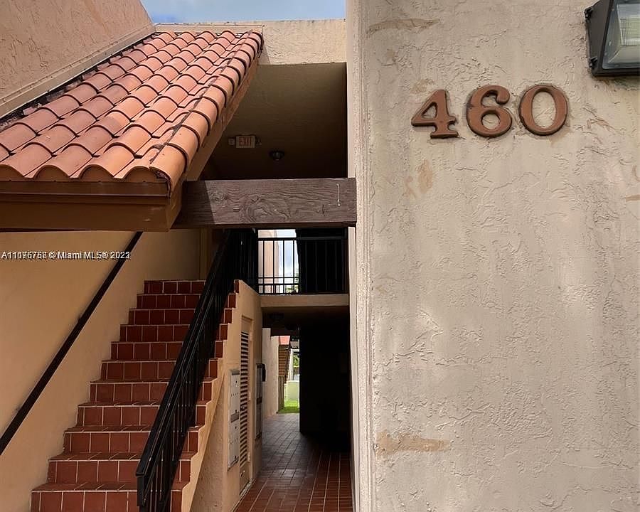 1st image of 460 W Park Dr APT 202