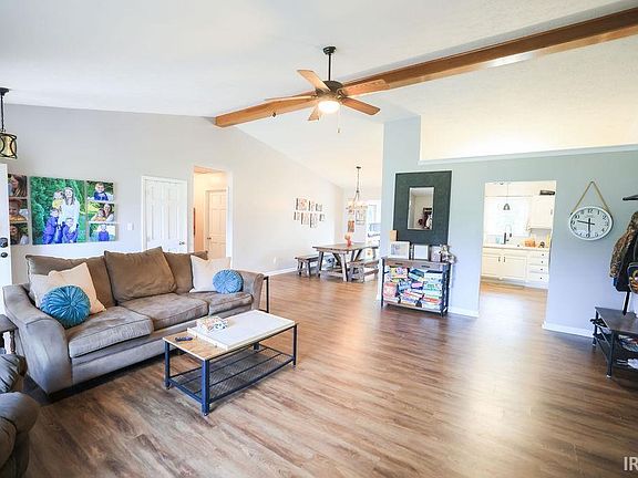 3rd image of 2349 Parkview Dr
